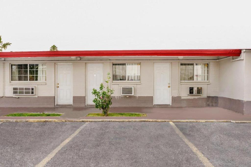 Oyo Gateway Vegas North Strip/fremont St. Area 2*