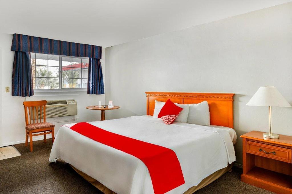 Oyo Gateway Vegas North Strip/fremont St. Area Hotel 2*