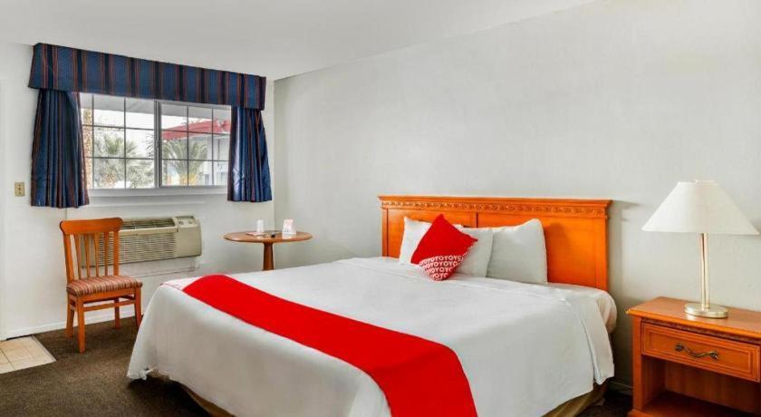 Oyo Gateway Vegas North Strip/fremont St. Area Hotel